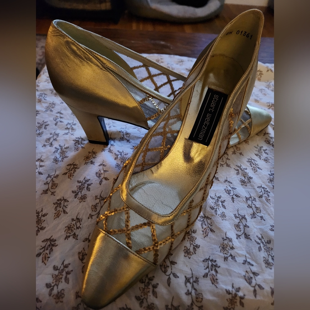 Stuart Weitzman Vintage Metallic Gold Lattice Mesh Pointed Pumps